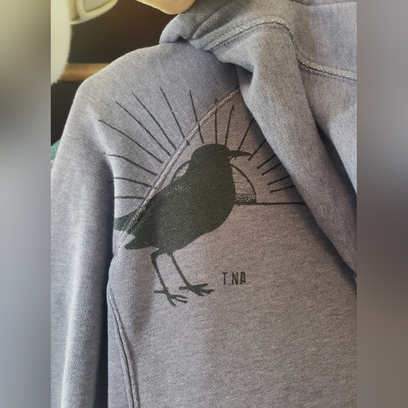 🪴BOGO FREE🪴 TNA HOODIE SIZE SMALL - Picture 5 of 6